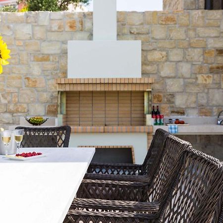 Villa Emilia I Luxury, Amazing Seaview, Next To The Town Kíssamos Exterior foto
