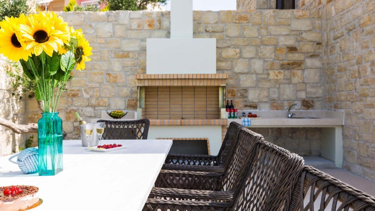 Villa Emilia I Luxury, Amazing Seaview, Next To The Town Kíssamos Exterior foto