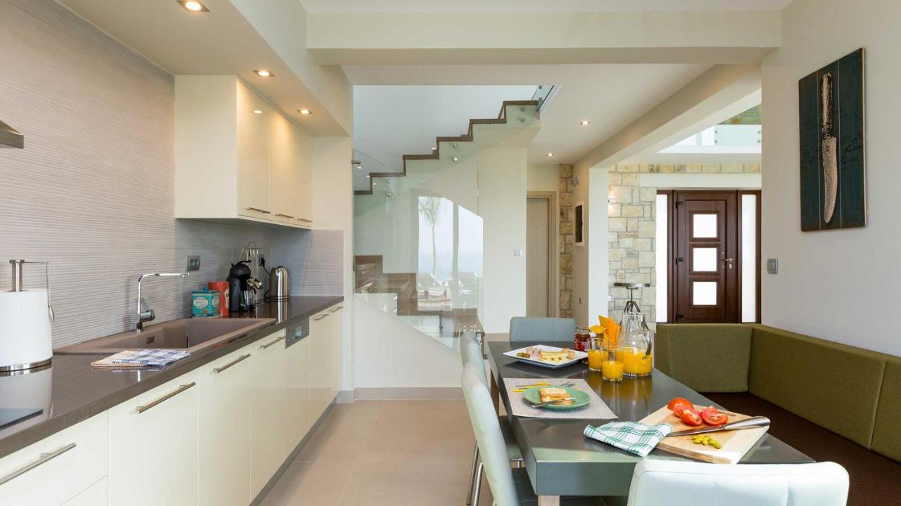 Villa Emilia I Luxury, Amazing Seaview, Next To The Town Kíssamos Exterior foto